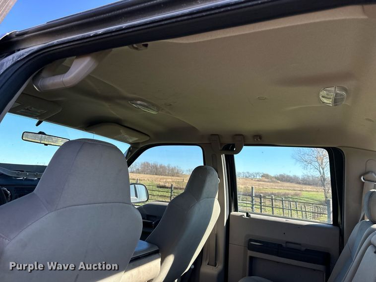 image for item DS3217 2008 Ford F250 Super Duty XLT Crew Cab pickup truck