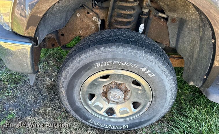 image for item DS3217 2008 Ford F250 Super Duty XLT Crew Cab pickup truck