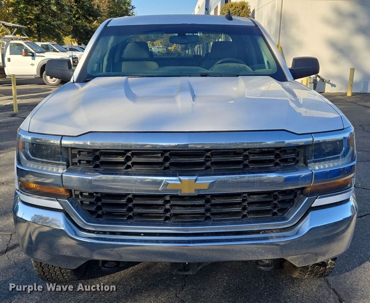 image for item DT5368 2017 Chevrolet Silverado 1500 Crew Cab pickup truck