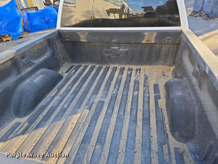 image for item DT5368 2017 Chevrolet Silverado 1500 Crew Cab pickup truck