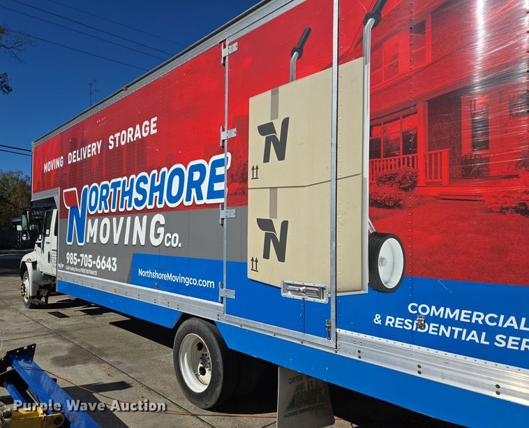 image for item DT5412 2013 International 4300M7 truck cab and chassis