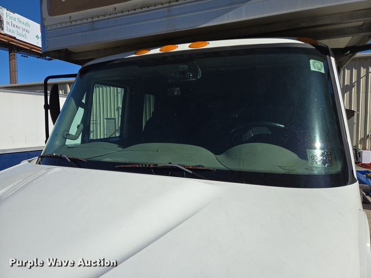 image for item DT5412 2013 International 4300M7 truck cab and chassis