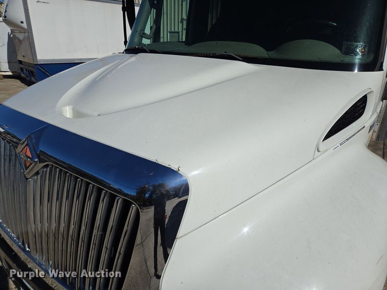 image for item DT5412 2013 International 4300M7 truck cab and chassis