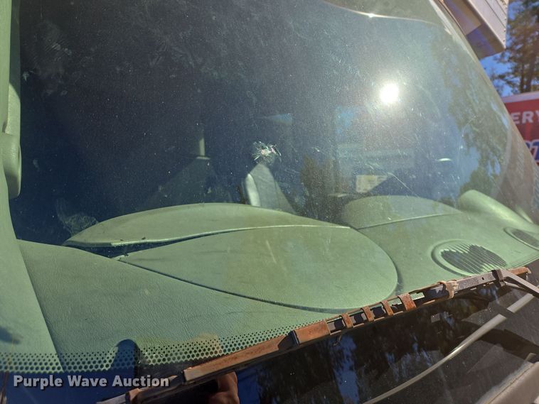 image for item DT5412 2013 International 4300M7 truck cab and chassis