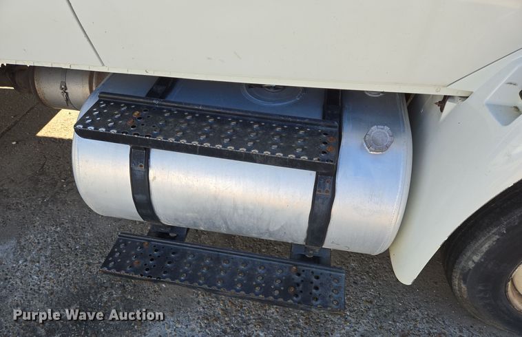 image for item DT5412 2013 International 4300M7 truck cab and chassis