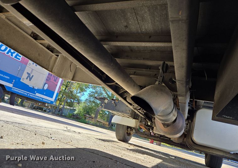 image for item DT5412 2013 International 4300M7 truck cab and chassis