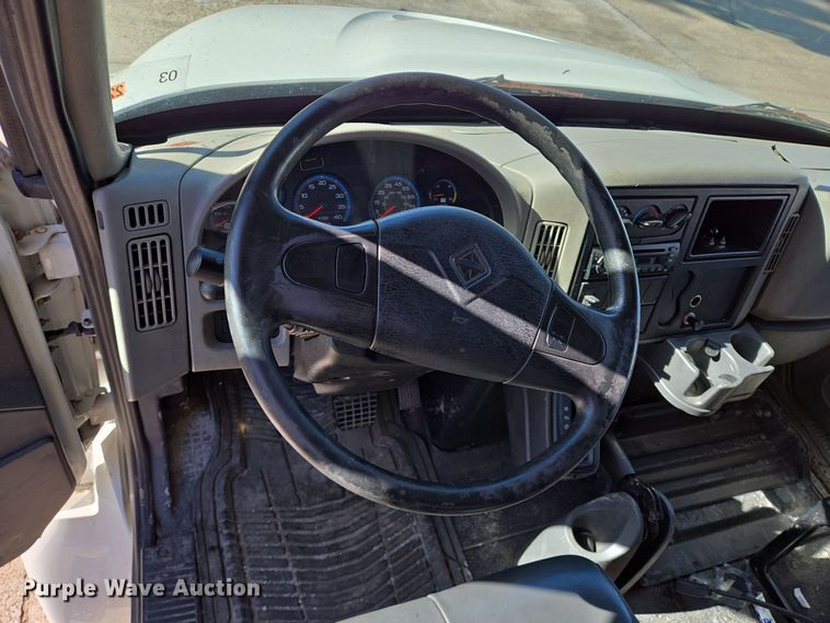 image for item DT5412 2013 International 4300M7 truck cab and chassis