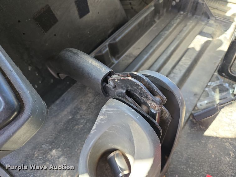 image for item DT5412 2013 International 4300M7 truck cab and chassis