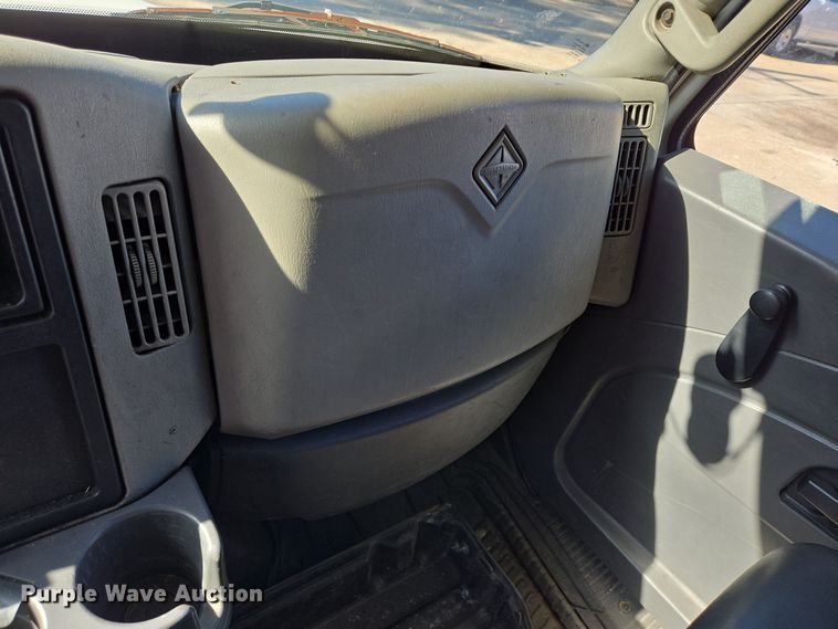 image for item DT5412 2013 International 4300M7 truck cab and chassis