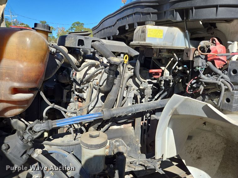 image for item DT5412 2013 International 4300M7 truck cab and chassis