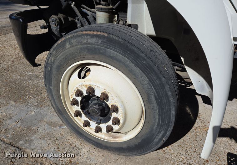 image for item DT5412 2013 International 4300M7 truck cab and chassis