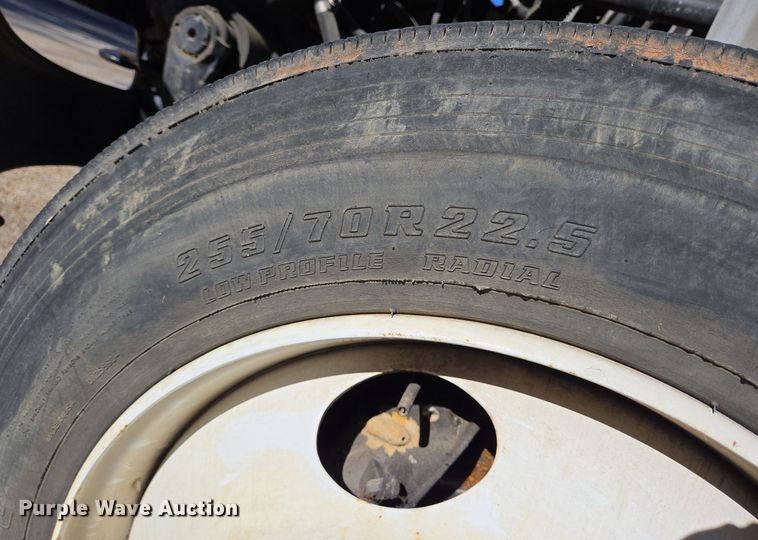 image for item DT5412 2013 International 4300M7 truck cab and chassis