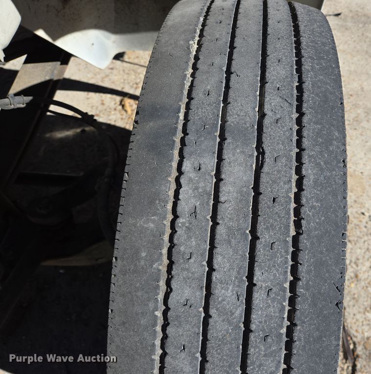 image for item DT5412 2013 International 4300M7 truck cab and chassis