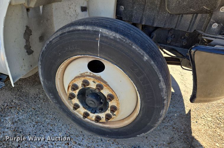 image for item DT5412 2013 International 4300M7 truck cab and chassis