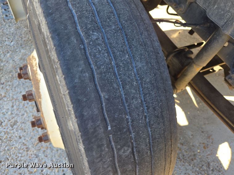 image for item DT5412 2013 International 4300M7 truck cab and chassis