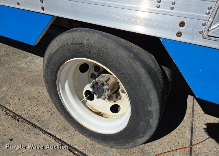 image for item DT5412 2013 International 4300M7 truck cab and chassis