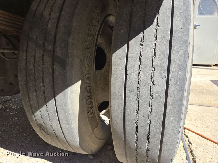 image for item DT5412 2013 International 4300M7 truck cab and chassis