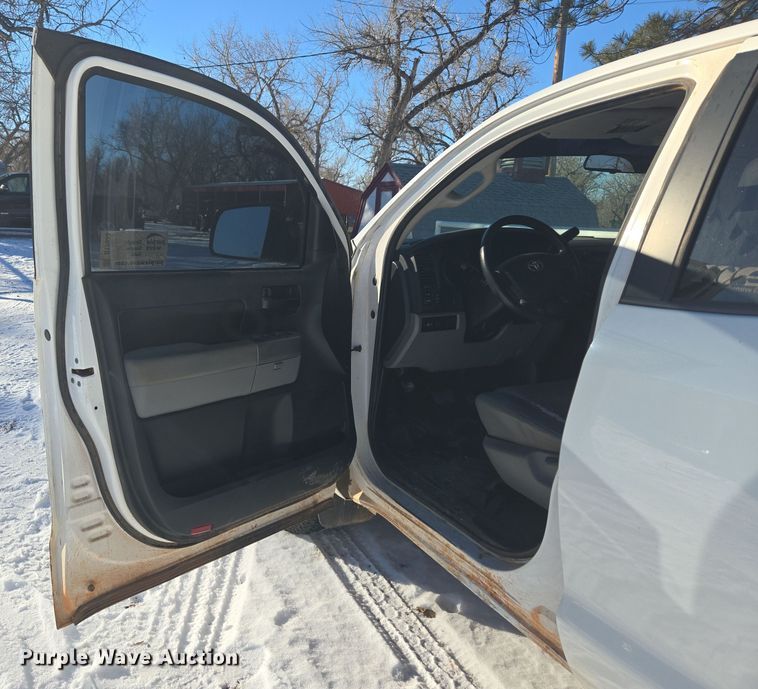 image for item DT7033 2012 Toyota Tundra Double Cab pickup truck