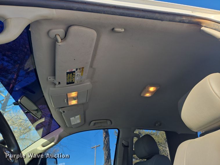 image for item DT7033 2012 Toyota Tundra Double Cab pickup truck