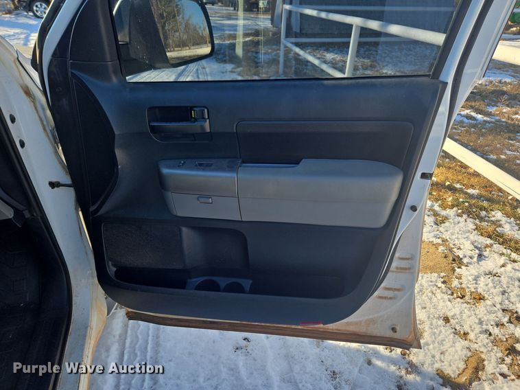 image for item DT7033 2012 Toyota Tundra Double Cab pickup truck