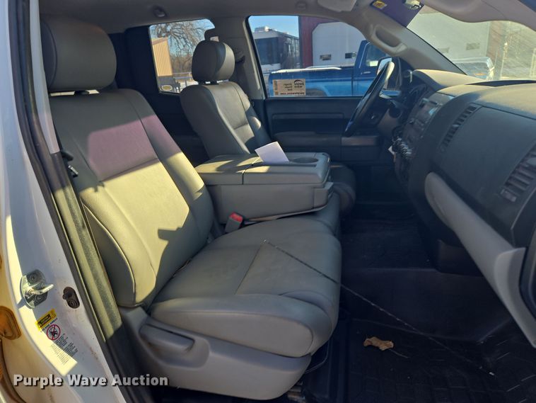 image for item DT7033 2012 Toyota Tundra Double Cab pickup truck