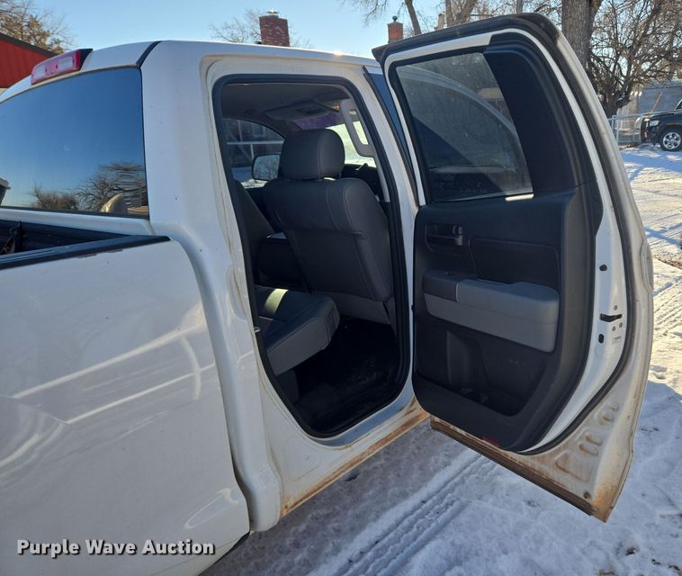 image for item DT7033 2012 Toyota Tundra Double Cab pickup truck