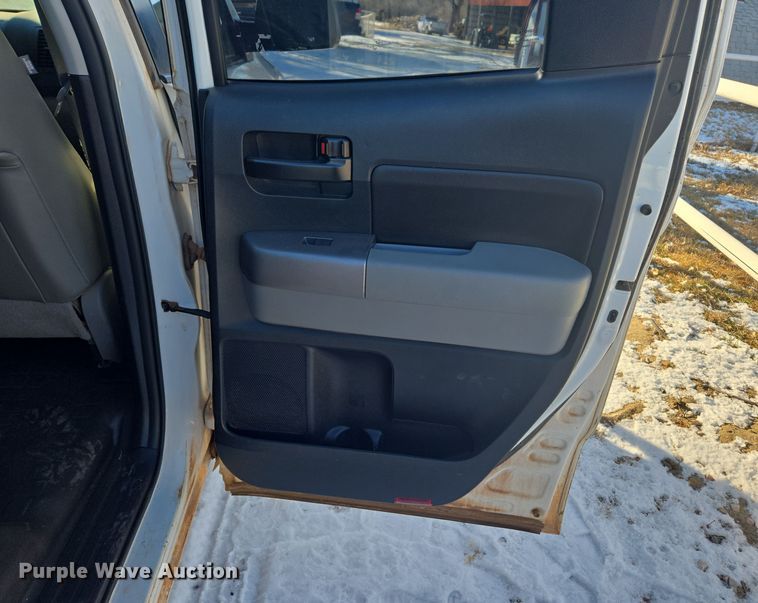 image for item DT7033 2012 Toyota Tundra Double Cab pickup truck