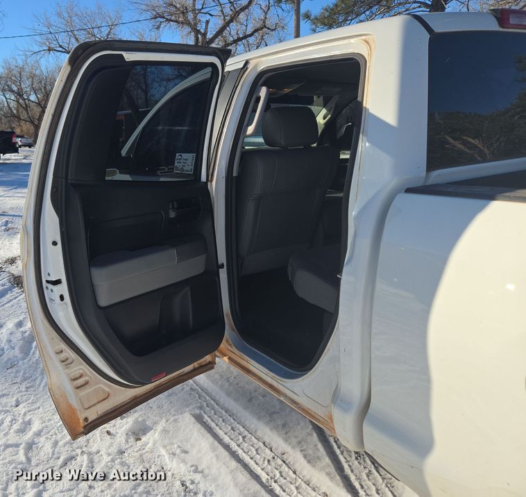 image for item DT7033 2012 Toyota Tundra Double Cab pickup truck