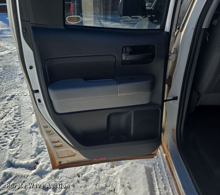 image for item DT7033 2012 Toyota Tundra Double Cab pickup truck