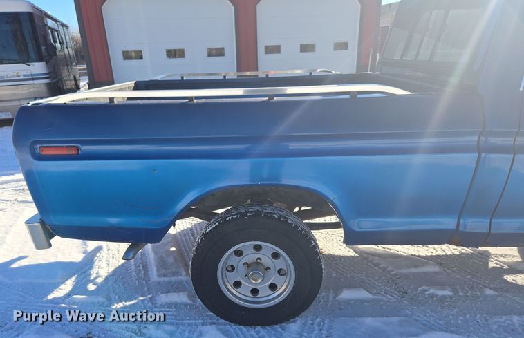 image for item DT7034 1976 Ford F100 pickup truck