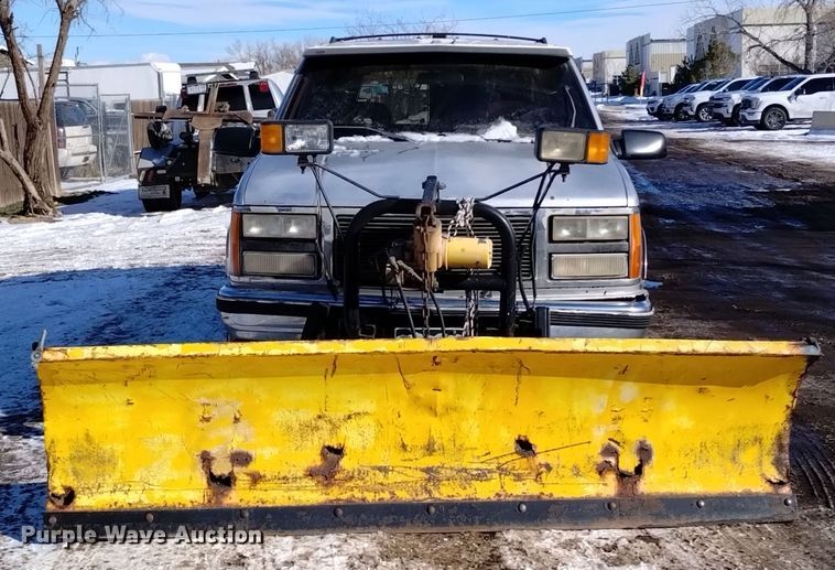 image for item DV6622 1993 GMC Suburban 1500 SLE SUV