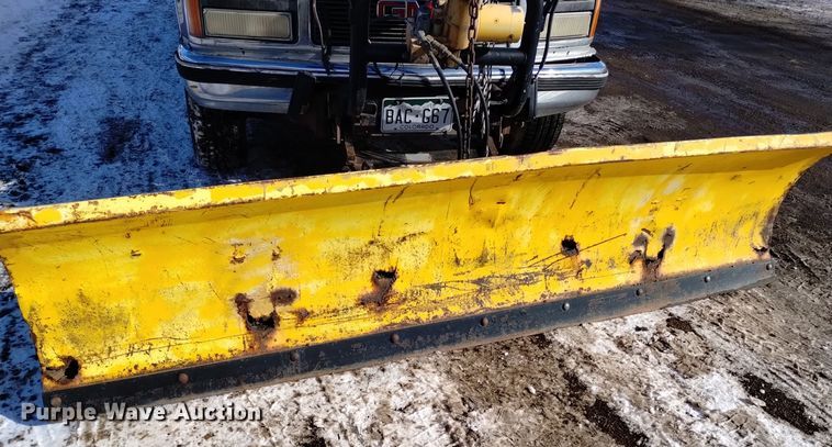 image for item DV6622 1993 GMC Suburban 1500 SLE SUV