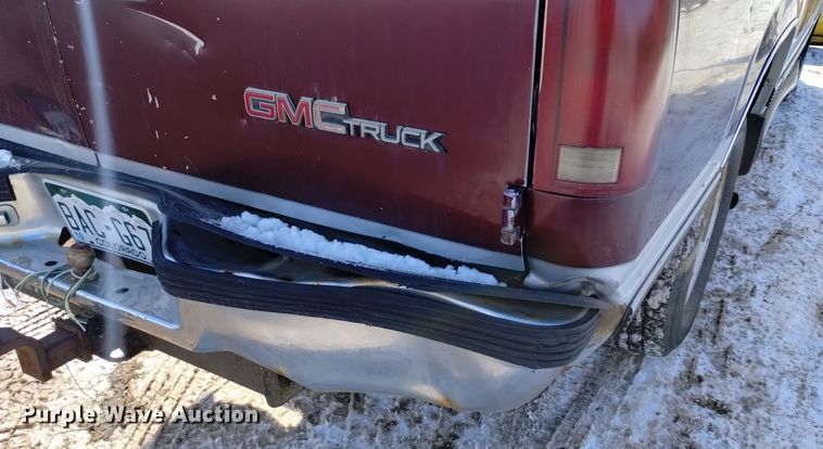 image for item DV6622 1993 GMC Suburban 1500 SLE SUV