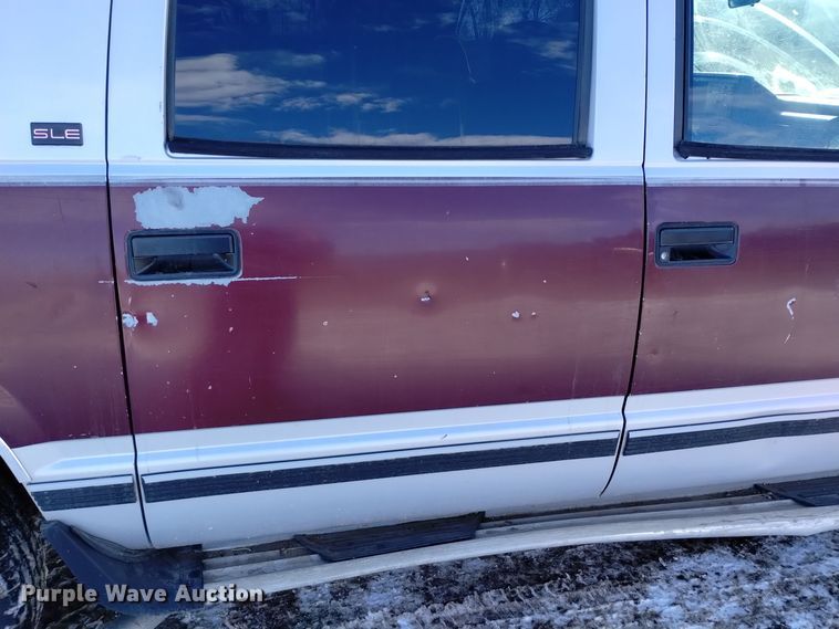 image for item DV6622 1993 GMC Suburban 1500 SLE SUV