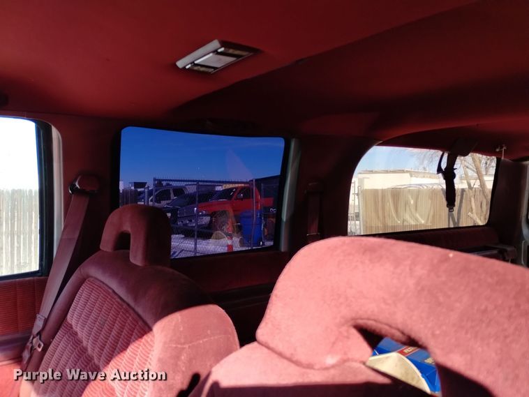 image for item DV6622 1993 GMC Suburban 1500 SLE SUV