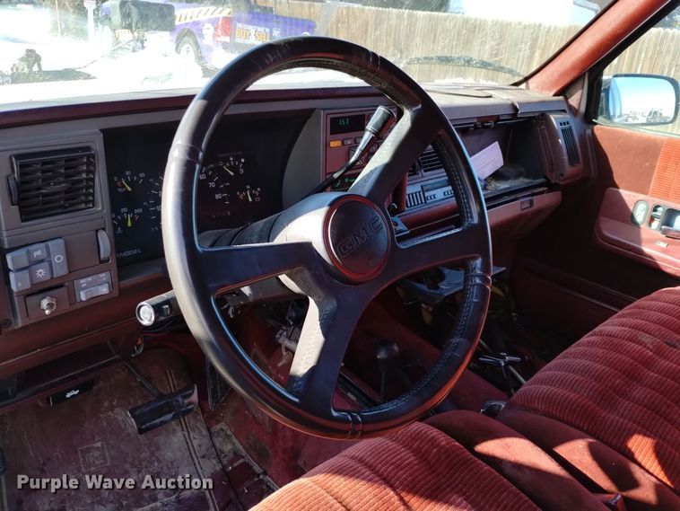 image for item DV6622 1993 GMC Suburban 1500 SLE SUV