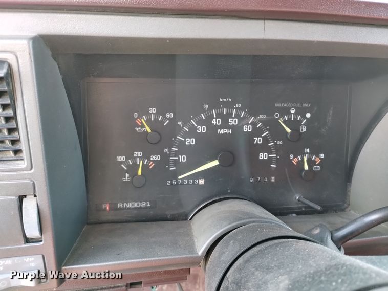 image for item DV6622 1993 GMC Suburban 1500 SLE SUV