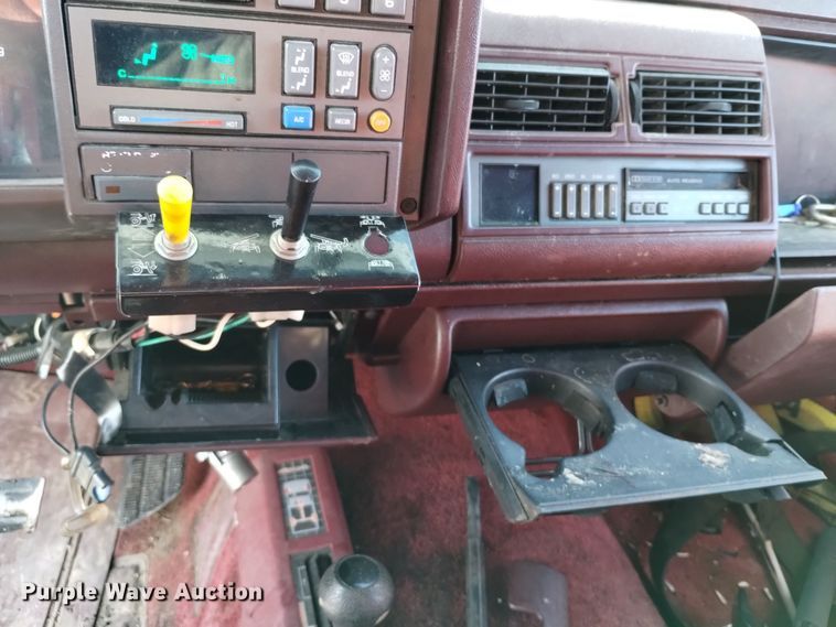 image for item DV6622 1993 GMC Suburban 1500 SLE SUV