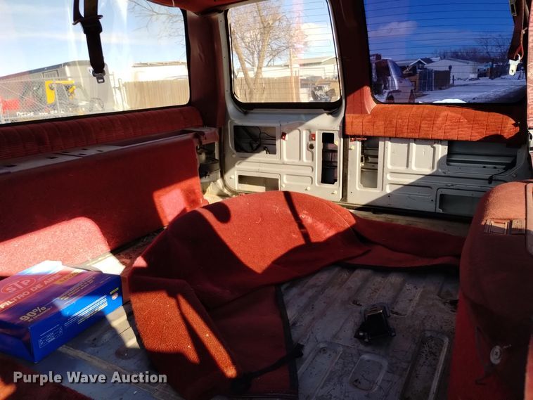 image for item DV6622 1993 GMC Suburban 1500 SLE SUV