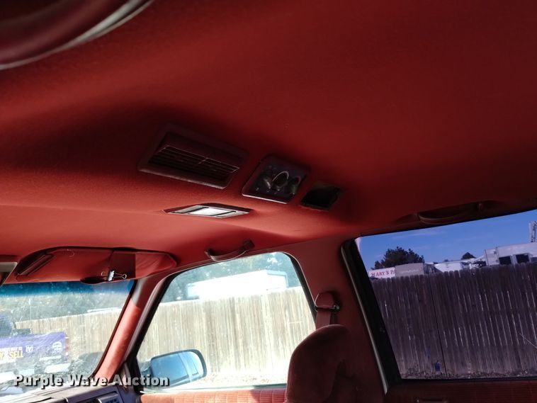 image for item DV6622 1993 GMC Suburban 1500 SLE SUV