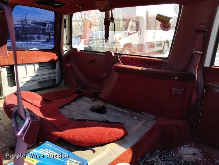 image for item DV6622 1993 GMC Suburban 1500 SLE SUV