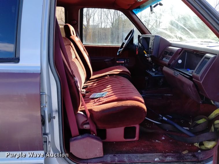 image for item DV6622 1993 GMC Suburban 1500 SLE SUV