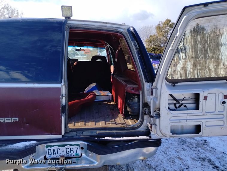 image for item DV6622 1993 GMC Suburban 1500 SLE SUV