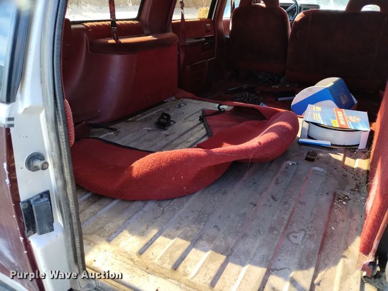 image for item DV6622 1993 GMC Suburban 1500 SLE SUV