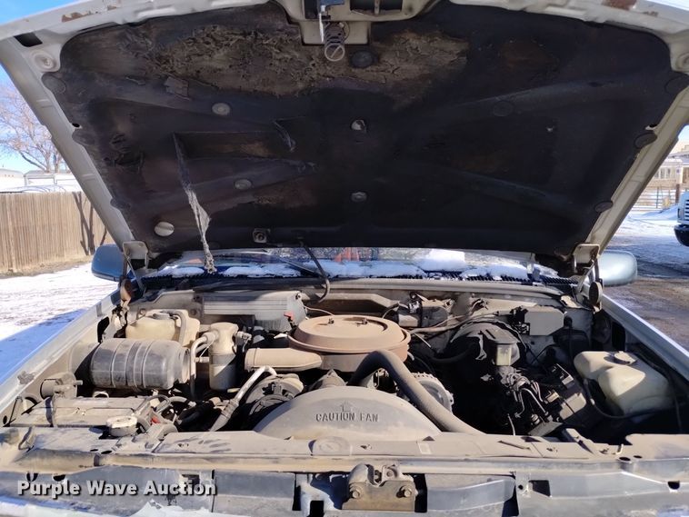 image for item DV6622 1993 GMC Suburban 1500 SLE SUV