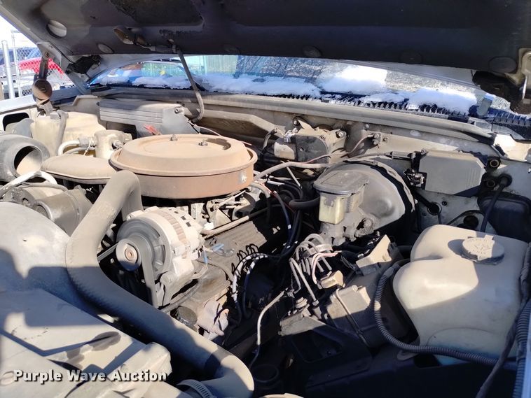 image for item DV6622 1993 GMC Suburban 1500 SLE SUV