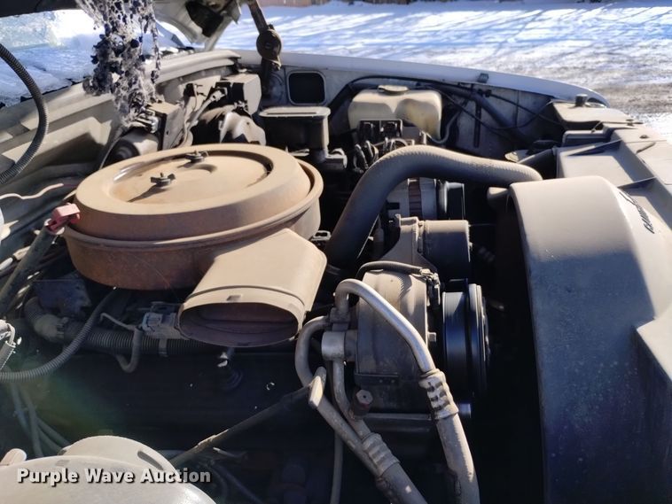 image for item DV6622 1993 GMC Suburban 1500 SLE SUV