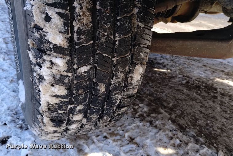 image for item DV6622 1993 GMC Suburban 1500 SLE SUV