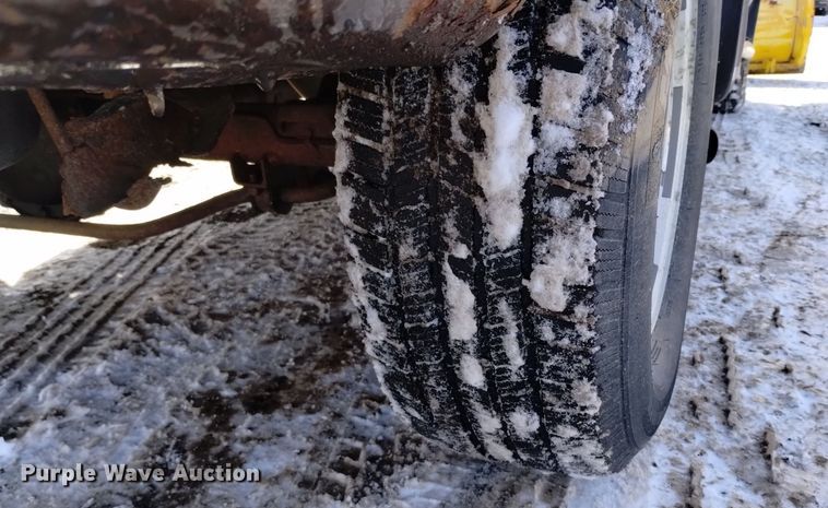 image for item DV6622 1993 GMC Suburban 1500 SLE SUV