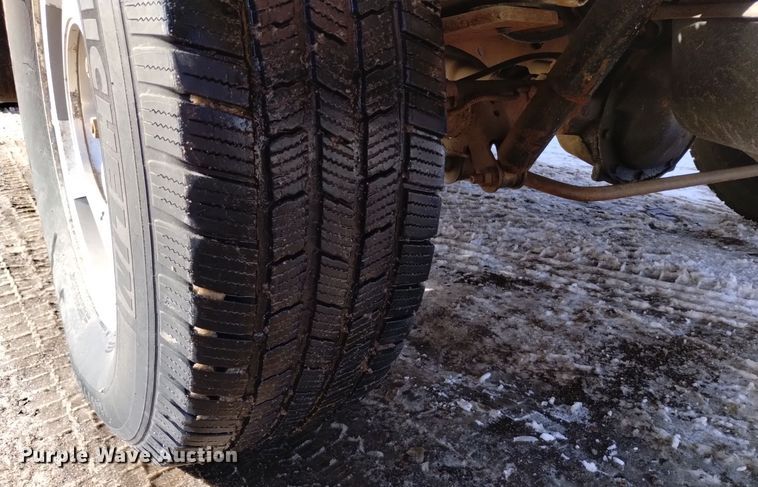 image for item DV6622 1993 GMC Suburban 1500 SLE SUV